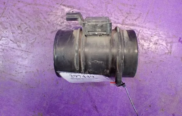 Dacia Sandero Mass air flow meter 8200682558B