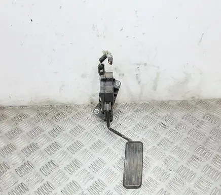 Subaru Legacy Accelerator throttle pedal 05K12A00021 1988007090