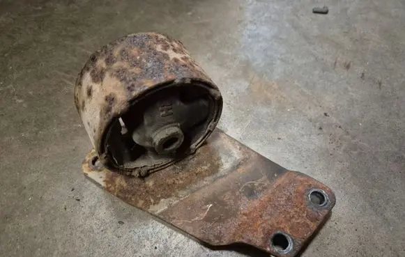 Volkswagen Jetta I Engine mounting bracket 055199293G
