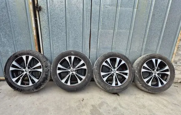 Toyota RAV 4 (XA40) R18 alloy rim 