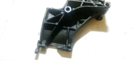 Alfa Romeo 147 Engine mounting bracket