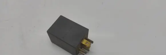 Volkswagen PASSAT B4 Window wiper relay 90069864