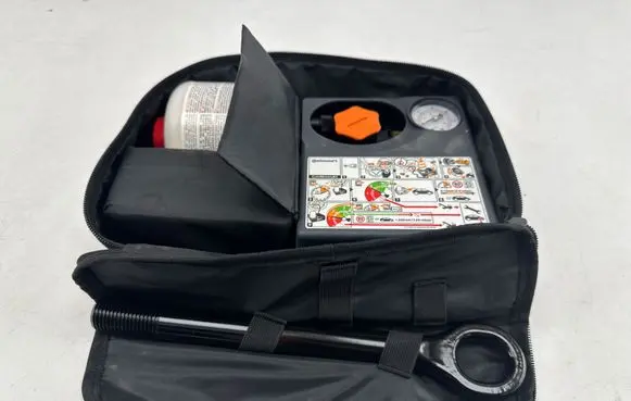 Hyundai Tucson IV NX4 Tool set 