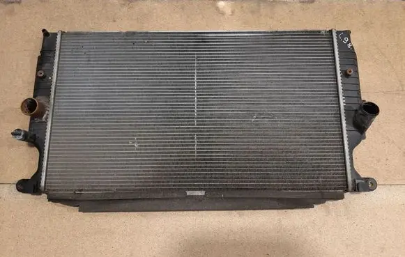 Toyota Avensis T270 Coolant radiator 164000R061B