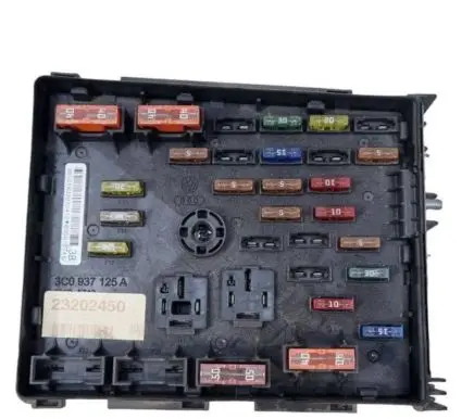 Volkswagen PASSAT B7 Fuse module 3C0937125A