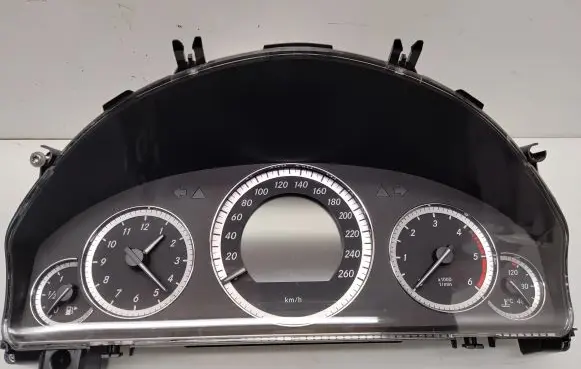 Mercedes-Benz E W212 Speedometer (instrument cluster) A2129004104 A2C53279093