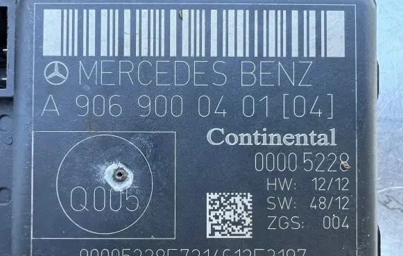 Mercedes-Benz Sprinter W906 Door control unit/module A9069000401 9069000401 00005228