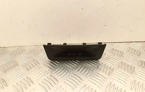 Skoda Enyaq iV USB socket connector 657035736A