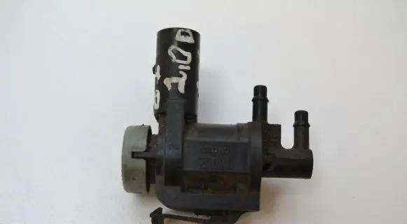 Volkswagen PASSAT B7 Turbo solenoid valve 1K0906283A