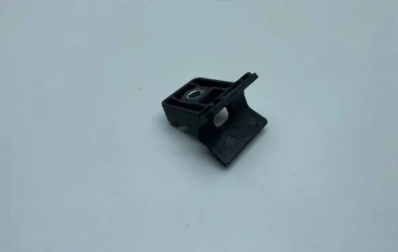 Radiator mount bracket