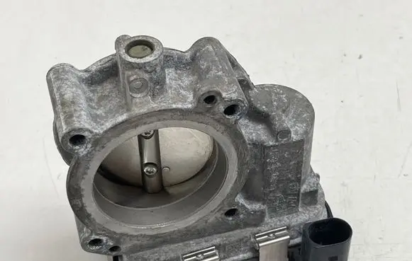 Porsche Cayenne (9Y0 9Y3) Electric throttle body valve 06M133062H