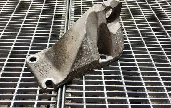 Nissan Elgrand Holder (bracket) 