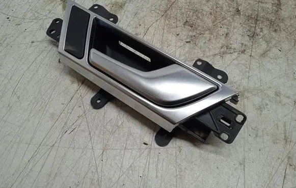 Audi A6 S6 C6 4F Front door interior handle 4F0839020