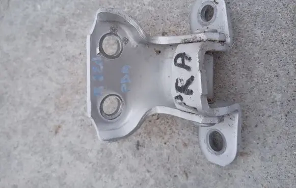 Lexus IS 220D-250-350 Front door lower hinge 