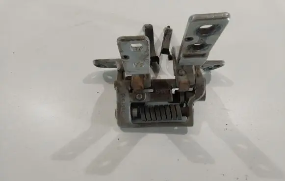 BMW 5 E60 E61 Tailgate/trunk/boot hinge 7061383