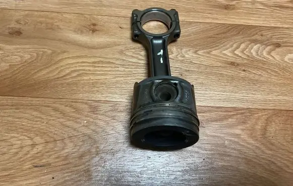 Renault Megane III Piston with connecting rod 7657H