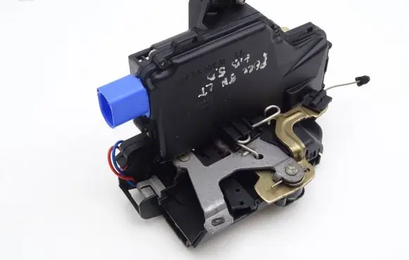 Volkswagen Polo IV 9N3 Rear door lock