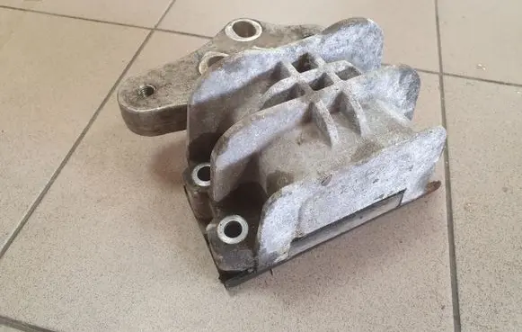 Ford Transit Custom Engine mount bracket