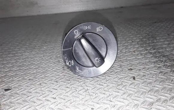Volkswagen Golf IV Light switch 1C0941531
