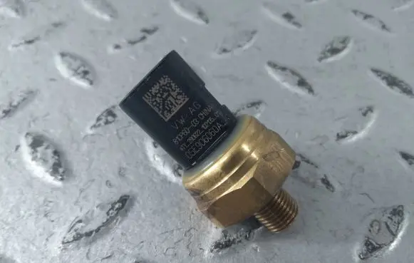 Skoda Fabia Mk4 (6VA) Oil pressure sensor 05E906060A