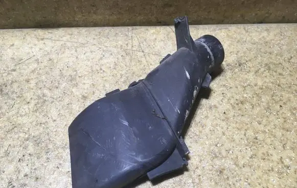 Mercedes-Benz E W124 Air intake duct part 1020941611