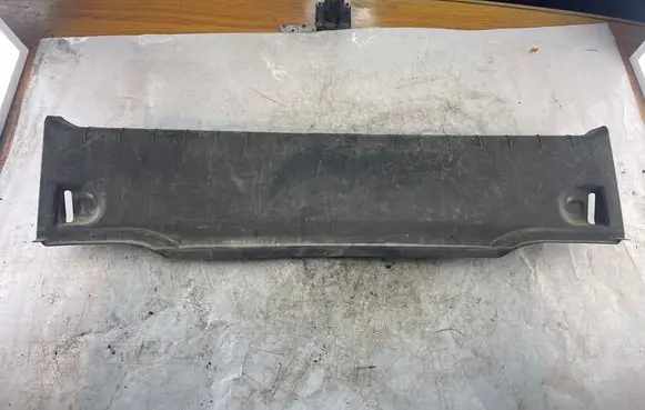 Trunk/boot sill cover protection
