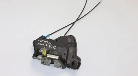 Toyota Auris E180 Front door lock A084219 6A020617R