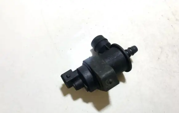 Volvo XC90 Valve vacuum 31104896 1997348