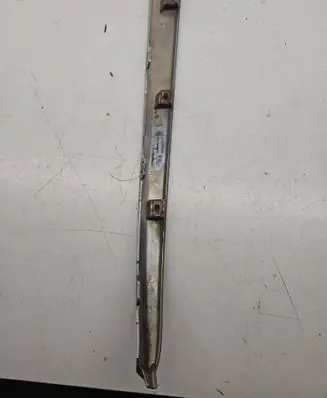 Front bumper splitter molding