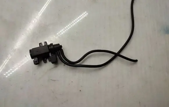 BMW 5 E60 E61 Turbo solenoid valve 7796634