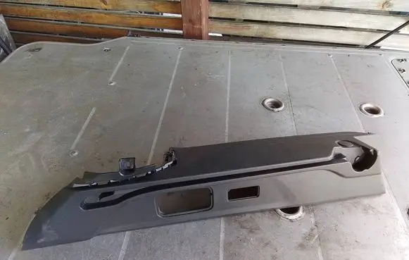 Peugeot 308 Parcel shelf load cover mount bracket 9800073177