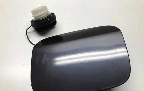 Lexus IS 220D-250-350 Fuel tank cap