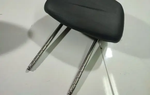 Volkswagen PASSAT B5.5 Front seat headrest 
