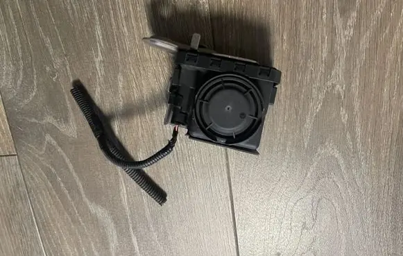 Volvo XC40 Alarm system siren 6477R1006