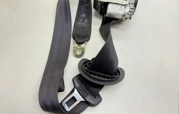 Volkswagen Jetta V Front seatbelt 1K4857706E