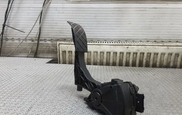 Volkswagen Fox Accelerator throttle pedal 6QE721503B