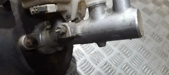Mitsubishi Galant Master brake cylinder v28