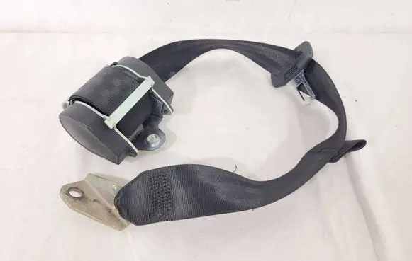 Volkswagen Golf V Rear seatbelt 606471200 000090V 141105