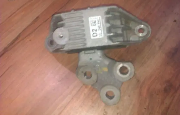 Opel Astra J Engine mount bracket 13248542