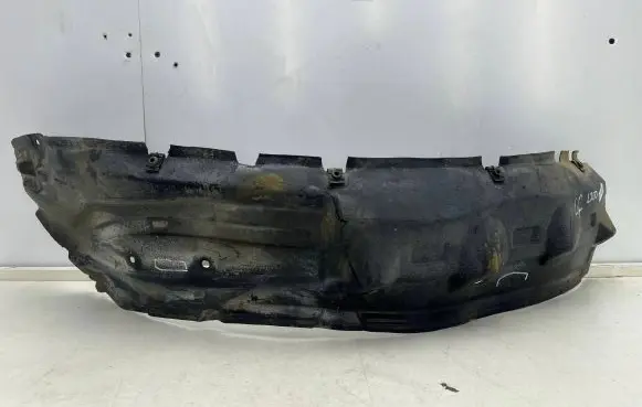 Front wheel arch liner splash guards