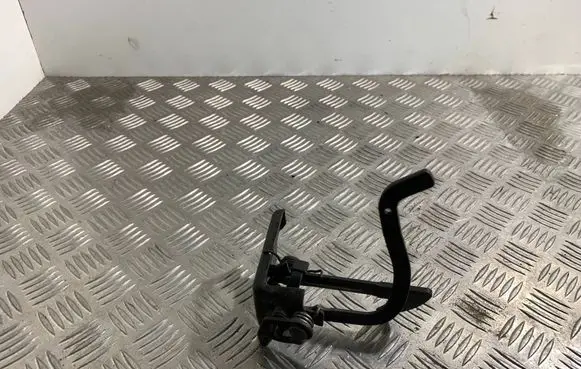 Skoda Octavia Mk2 (1Z) Engine bonnet/hood lock/latch loop/hook 1Z0823480H
