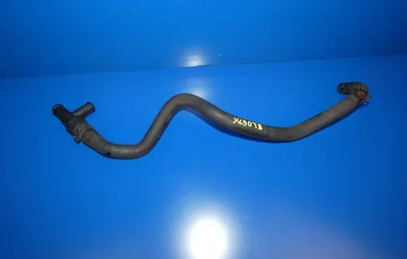 Volvo XC90 Engine coolant pipe/hose 