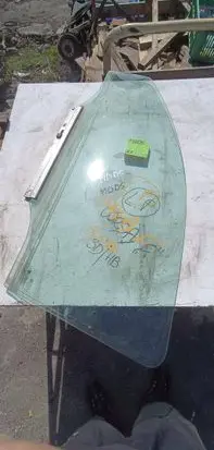 Opel Corsa C Front door window glass four-door 1212123