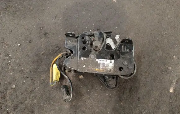 BMW 5 F10 F11 Engine bonnet/hood lock/catch 7184441