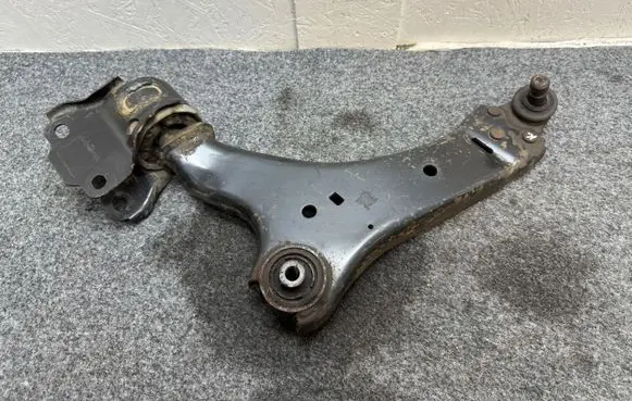 Volvo XC60 Front lower control arm/wishbone 8G9N3A053A