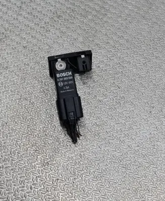 Volkswagen Golf V Glow plug pre-heat relay 038907281D