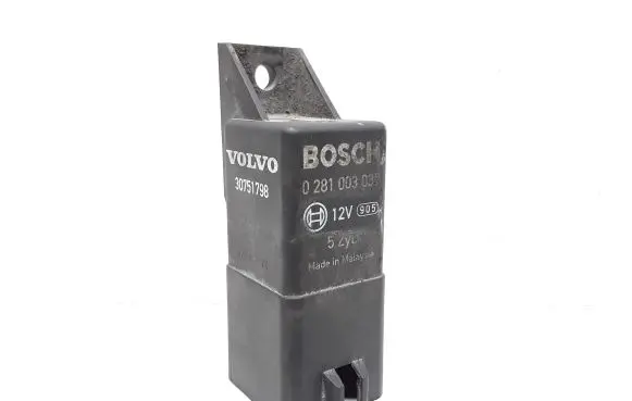 Volvo V70 Glow plug pre-heat relay 30751798 0281003037