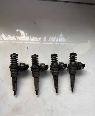 Volkswagen PASSAT B5.5 Fuel injector 038130073ar