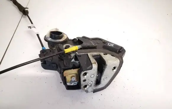 Toyota Corolla Verso AR10 Front door lock