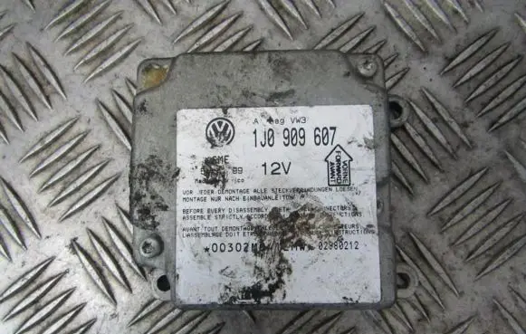 Volkswagen PASSAT B5 Airbag control unit/module 1J0909607 5WK4199